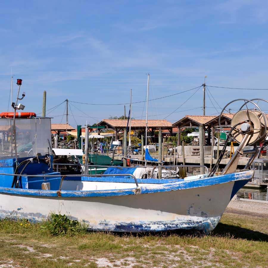 port ostréicole andernos les bains cabane bateau